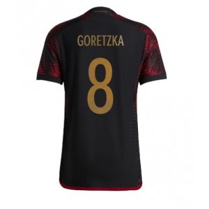Fotballdrakt Herre Tyskland Leon Goretzka #8 Bortetrøye FIFA VM 2022 Kortermet