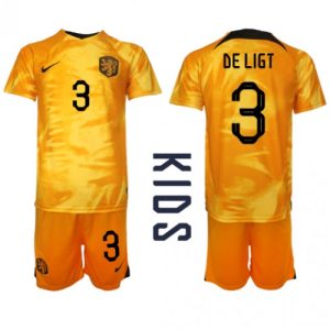 Nederland Fotballdrakt Barn Matthijs de Ligt #3 Hjemmedrakt VM 2022 Kortermet (+ Korte bukser)