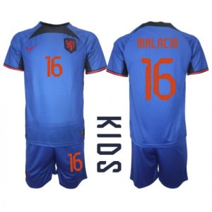 Nederland Fotballdrakt Barn Tyrell Malacia #16 Bortedrakt VM 2022 Kortermet (+ Korte bukser)