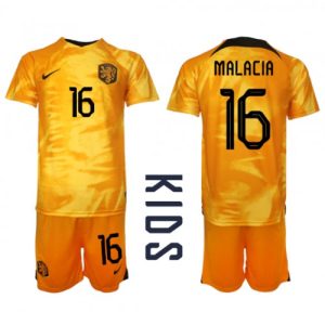 Nederland Fotballdrakt Barn Tyrell Malacia #16 Hjemmedrakt VM 2022 Kortermet (+ Korte bukser)