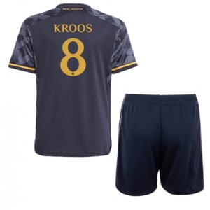 Real Madrid Fotballdrakt Toni Kroos #8 Bortedrakt Barn 2023-24 Kortermet (+ Korte bukser)