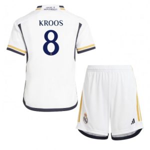 Real Madrid Fotballdrakt Toni Kroos #8 Hjemmedrakt Barn 2023-24 Kortermet (+ Korte bukser)