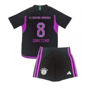 Bayern Munich Fotballdrakt Barn Leon Goretzka #8 Bortedrakt 2023-24 Kortermet (+ Korte bukser)