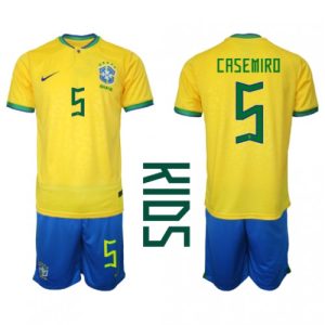 Brasil Fotballdrakt Barn Casemiro #5 Hjemmedrakt VM 2022 Kortermet (+ Korte bukser)