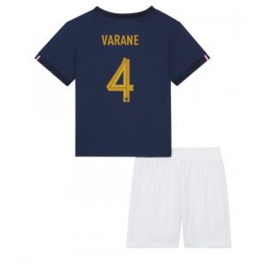 Frankrike Fotballdrakt Barn Raphael Varane #4 Hjemmedrakt VM 2022 Kortermet (+ Korte bukser)